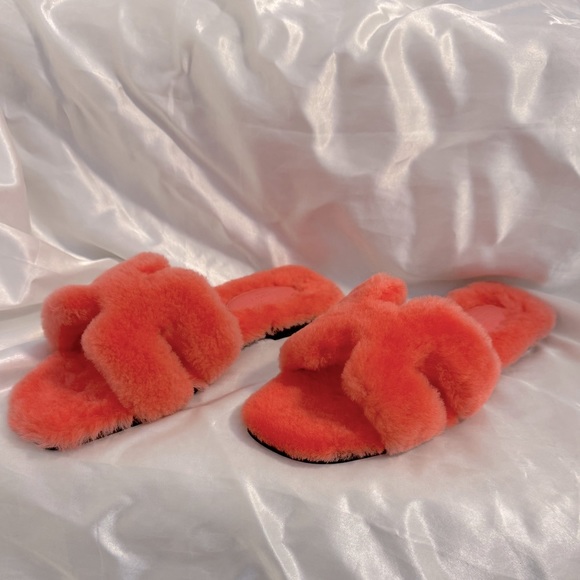 Hermes Shearling Oran Sandals - Picture 2 of 11